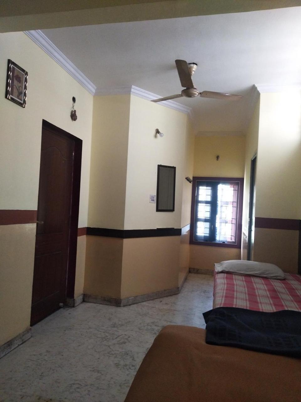 بنغالور C.B Deluxe Lodge المظهر الخارجي الصورة